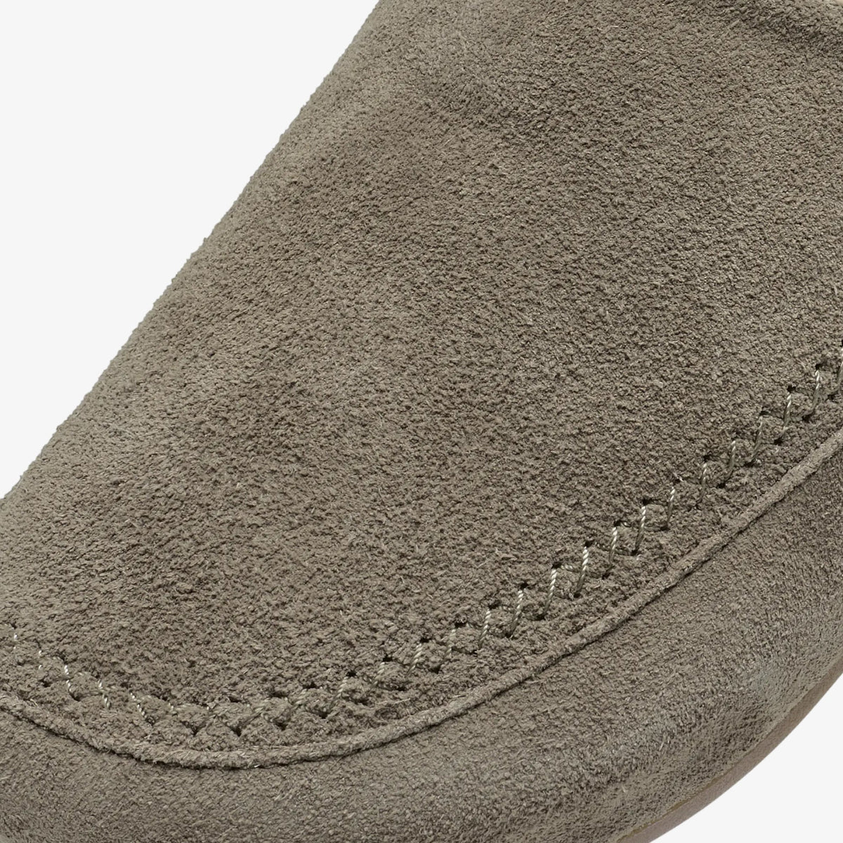 Women's Kīpe'a Mālie Mule Slippers in Walnut / Dark Java — detail