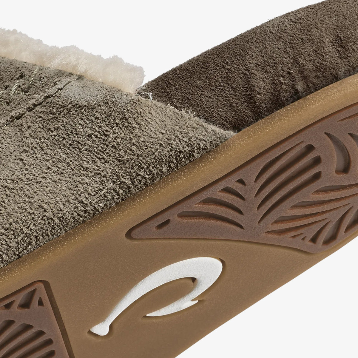 Women's Kīpe'a Mālie Mule Slippers in Walnut / Dark Java — texture