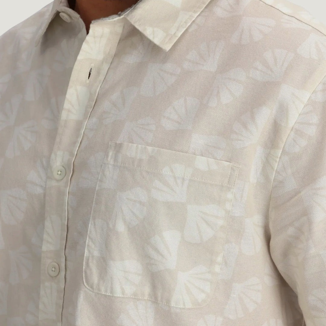 Mens Harbor Short Sleeve Shirt-Short Sleeve Shirts-Free Fly-Sea Scallop Print Birch-Mountain Sports
